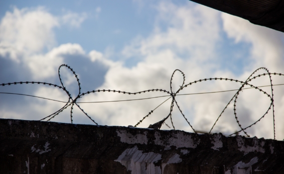 Ни службы на СВО, ни свиданий: бывшему сенатору дали от ворот поворот в ИК «Черный дельфин»